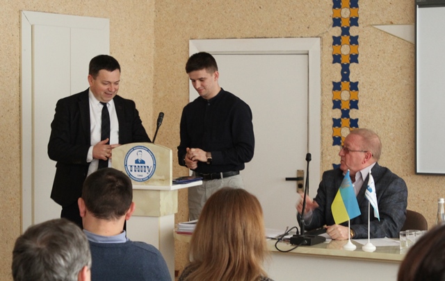 Голова студентського уряду  М.Боднар та ректор ТНПУ проф. Б.Б.Буяк